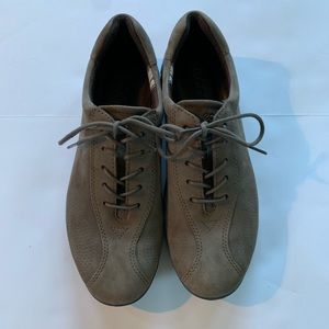 SALE* Ecco brown suede lace up shoes
